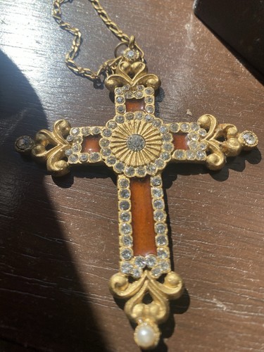 Schönes älteres kreuz - schönes,