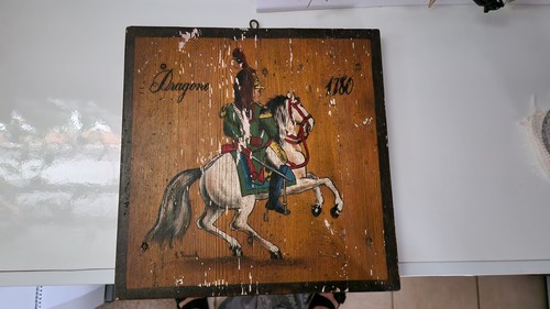 Bemalte holzklappe auf - holzklappe,
