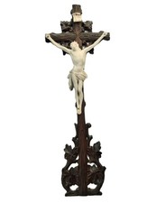 Kruzifix mit Porzellan-Jesus