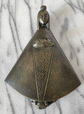 Nonne Kind Bronzefarben