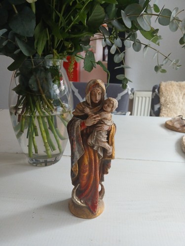 Uralte madonna mit kind ton - mit,